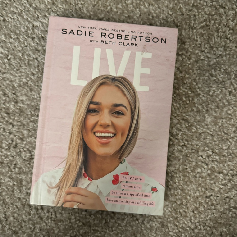 Sadie Robertson Live